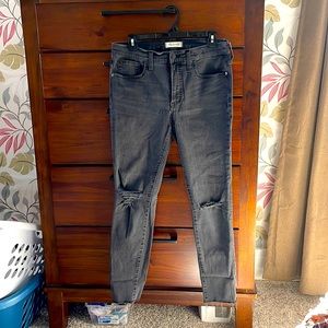 Madewell 9” high rise skinny jeans, distressed knees.